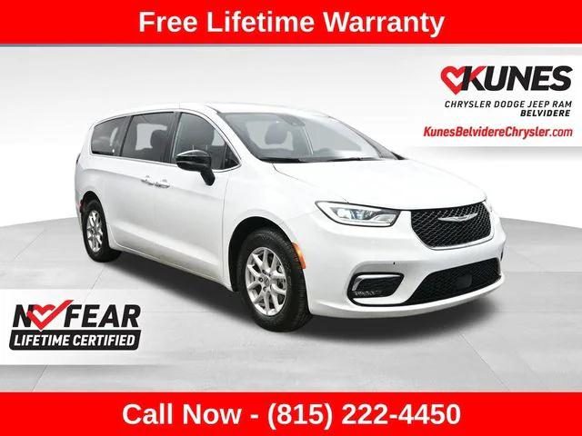 2025 Chrysler Pacifica Select