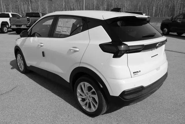 2027 Chevrolet Bolt LT FWD