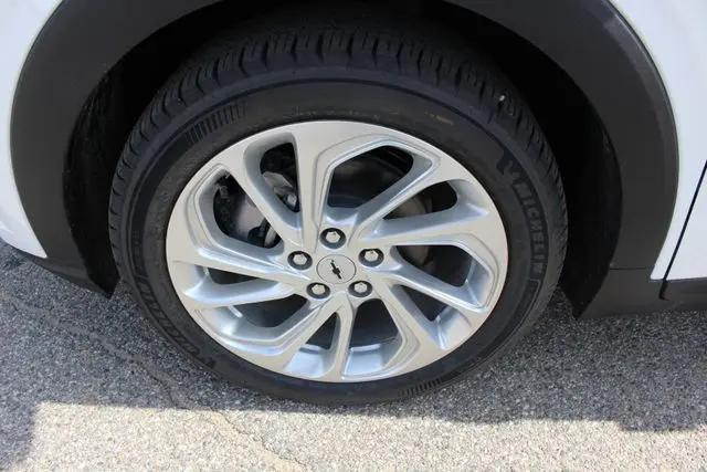 2027 Chevrolet Bolt LT FWD