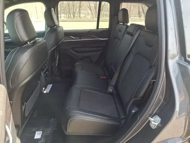 2026 Jeep Grand Cherokee Altitude 4x4