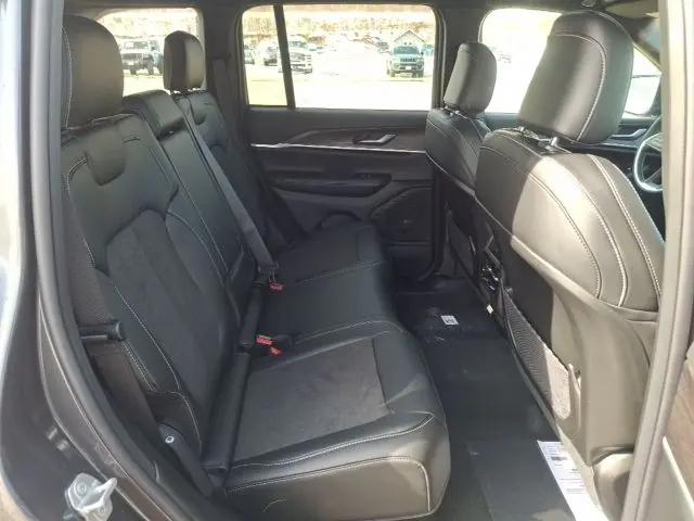 2026 Jeep Grand Cherokee Altitude 4x4