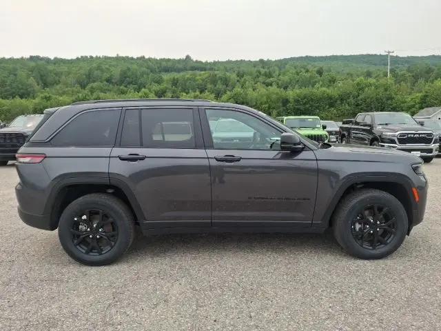 2026 Jeep Grand Cherokee Altitude 4x4