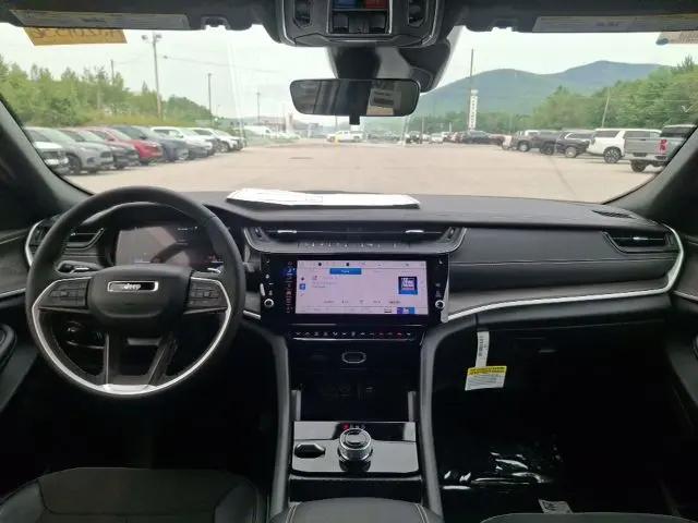 2026 Jeep Grand Cherokee Altitude 4x4