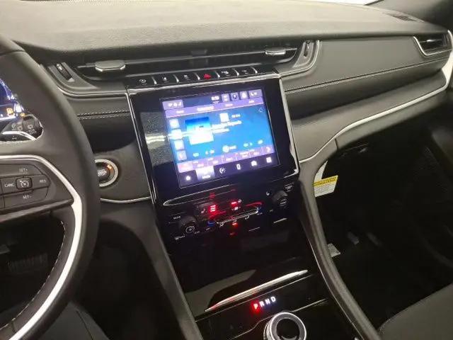 2026 Jeep Grand Cherokee Altitude 4x4