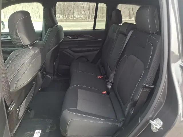 2026 Jeep Grand Cherokee Altitude 4x4