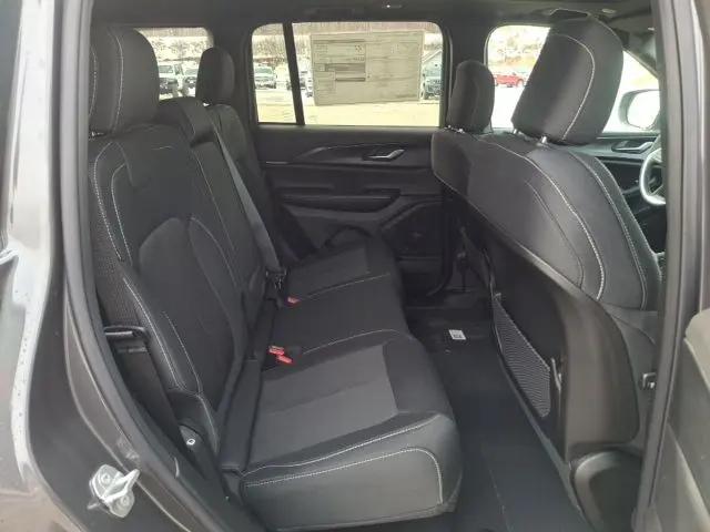 2026 Jeep Grand Cherokee Altitude 4x4