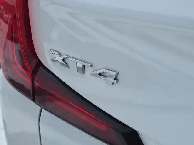 2022 Cadillac XT4 Premium Luxury