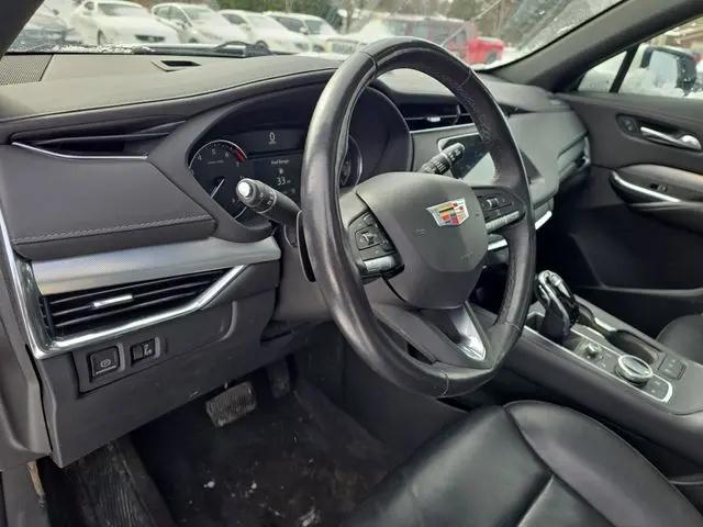 2022 Cadillac XT4 Premium Luxury