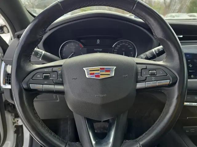 2022 Cadillac XT4 Premium Luxury