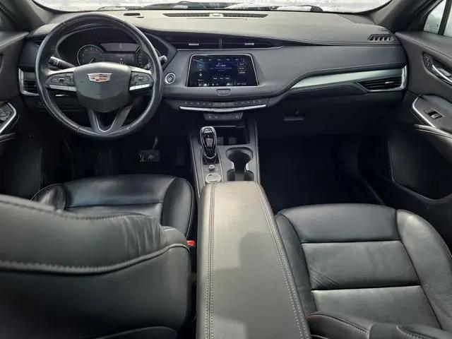2022 Cadillac XT4 Premium Luxury
