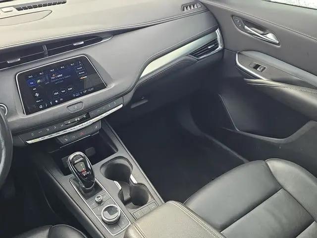 2022 Cadillac XT4 Premium Luxury