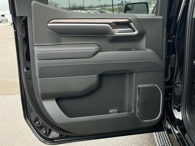 2026 Chevrolet Silverado 1500 4WD Crew Cab Standard Bed LT
