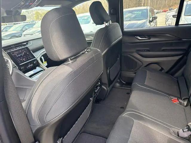 2026 Jeep Grand Cherokee Altitude 4x4