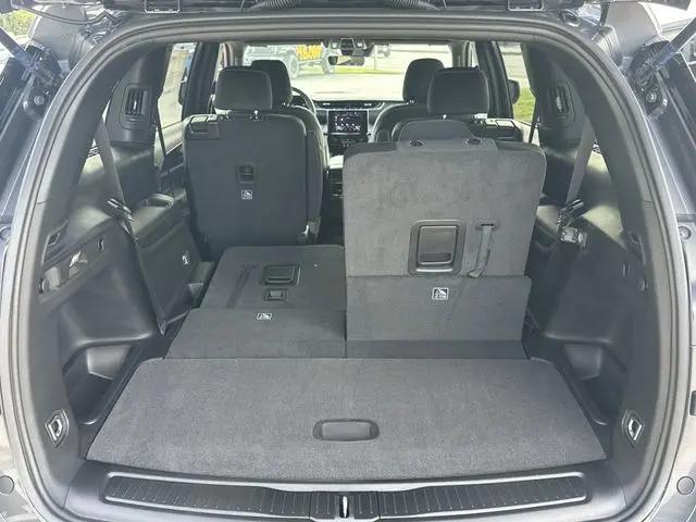 2026 Jeep Grand Cherokee L Laredo 4x2