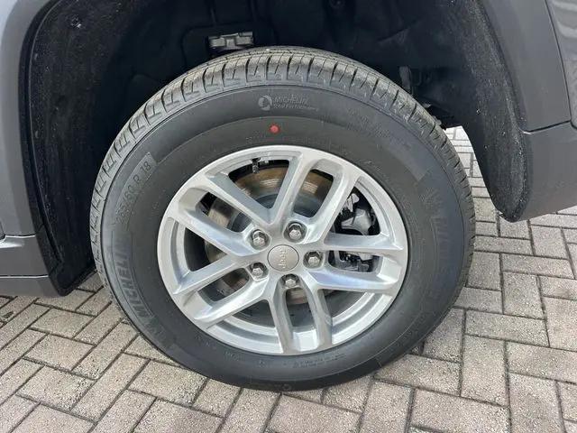 2026 Jeep Grand Cherokee L Laredo 4x2