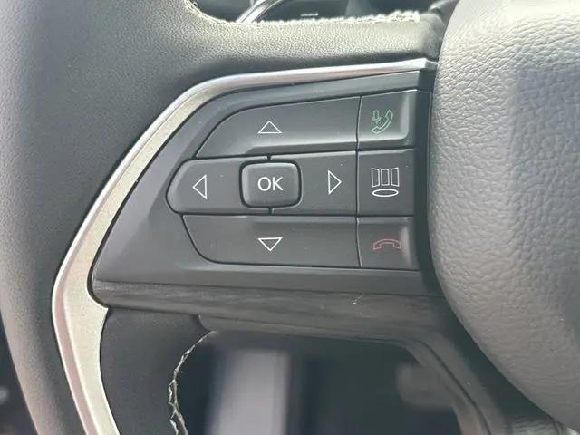 2026 Jeep Grand Cherokee L Laredo 4x2