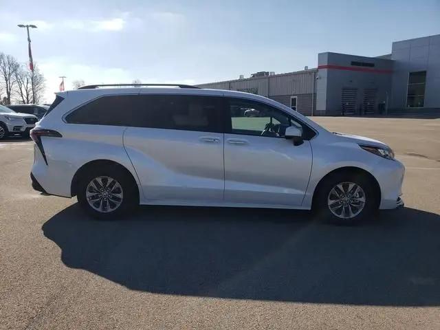 2024 Toyota Sienna XLE