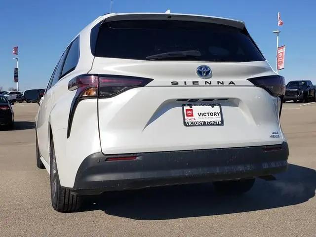 2024 Toyota Sienna XLE