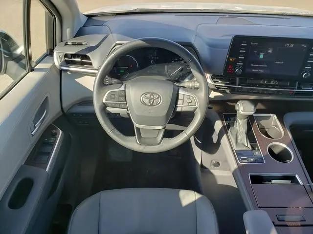 2024 Toyota Sienna XLE