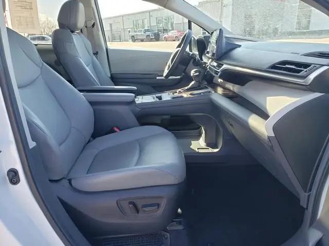2024 Toyota Sienna XLE