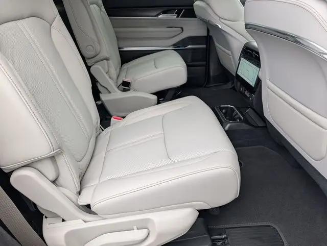 2026 Jeep Grand Wagoneer L Summit Obsidian 4x4