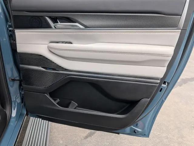 2026 Jeep Grand Wagoneer L Summit Obsidian 4x4