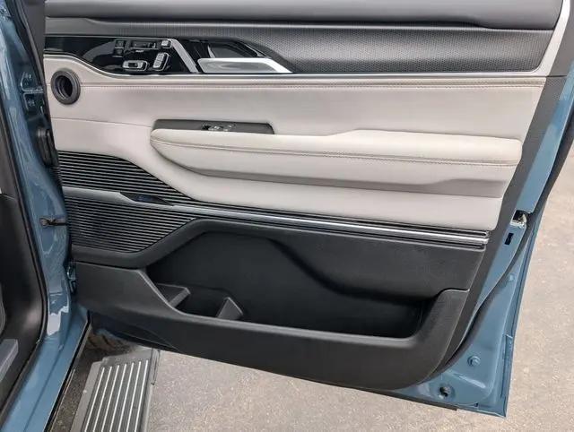 2026 Jeep Grand Wagoneer L Summit Obsidian 4x4
