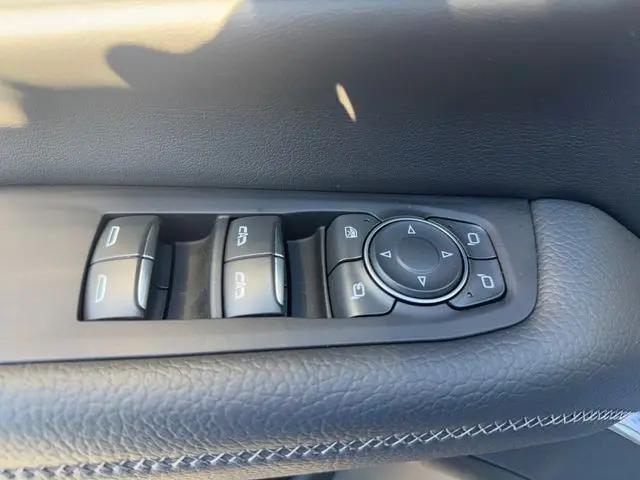 2025 GMC Yukon 4WD Denali