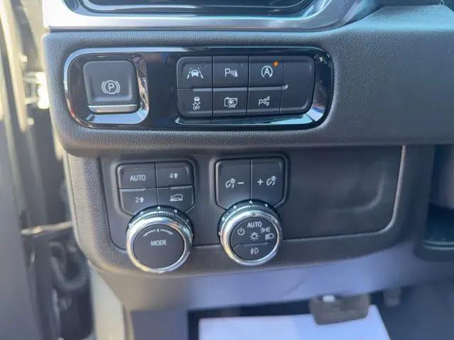 2025 GMC Yukon 4WD Denali