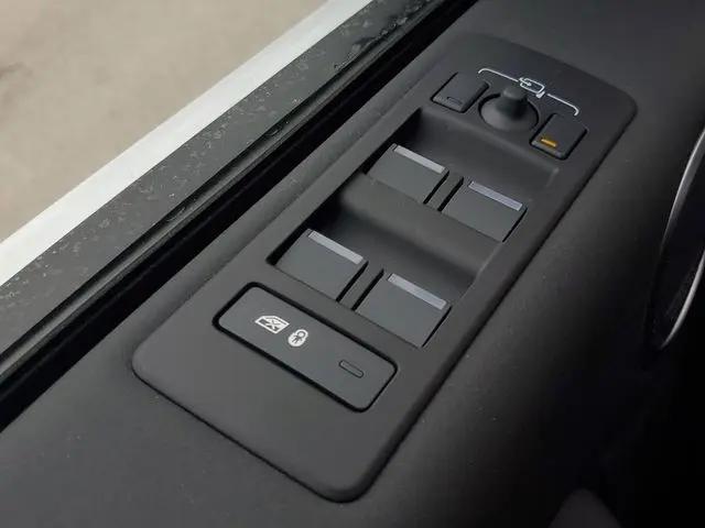 2026 Land Rover Discovery S