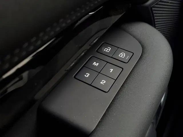 2026 Land Rover Discovery S