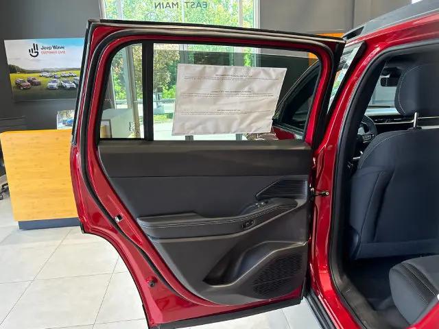 2026 Jeep Cherokee Laredo 4x4