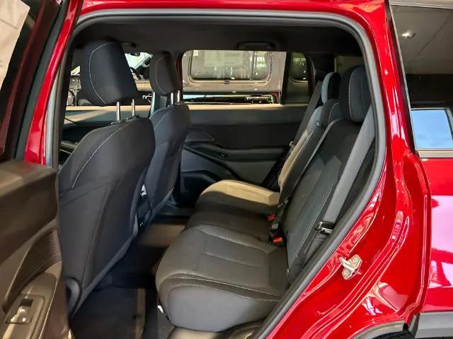 2026 Jeep Cherokee Laredo 4x4