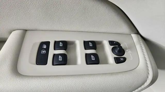 2026 Volvo XC60 Plug-In Hybrid Ultra, T8 AWD Electric/Gasoline, Dark