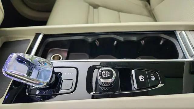 2026 Volvo XC60 Plug-In Hybrid Ultra, T8 AWD Electric/Gasoline, Dark