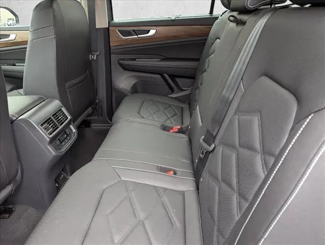 2026 Volkswagen Atlas SE with Technology