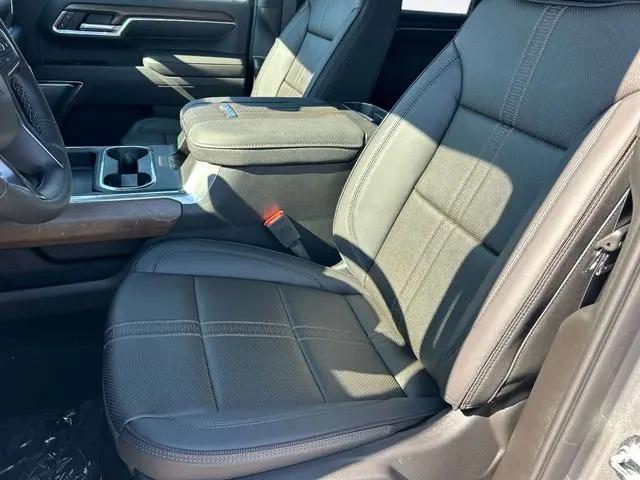 2026 Chevrolet Silverado 2500HD Crew Cab, Standard Bed, High Country, 4WD