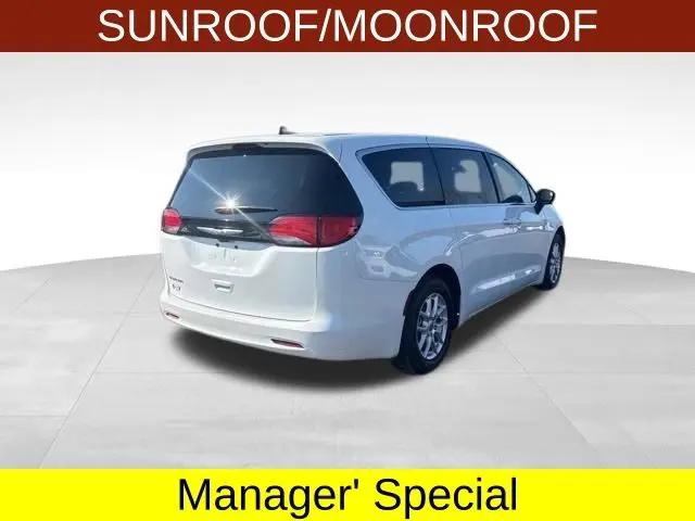 2023 Chrysler Voyager LX