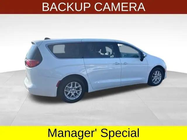 2023 Chrysler Voyager LX