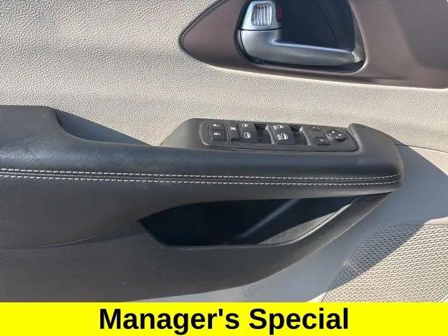 2023 Chrysler Voyager LX