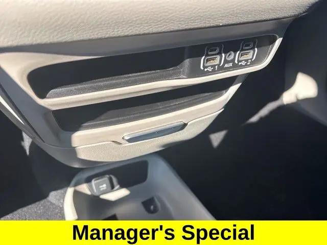 2023 Chrysler Voyager LX