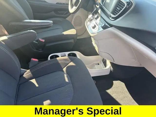 2023 Chrysler Voyager LX