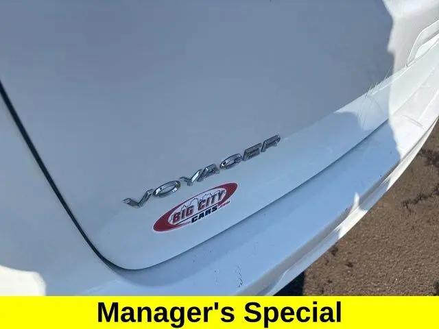 2023 Chrysler Voyager LX
