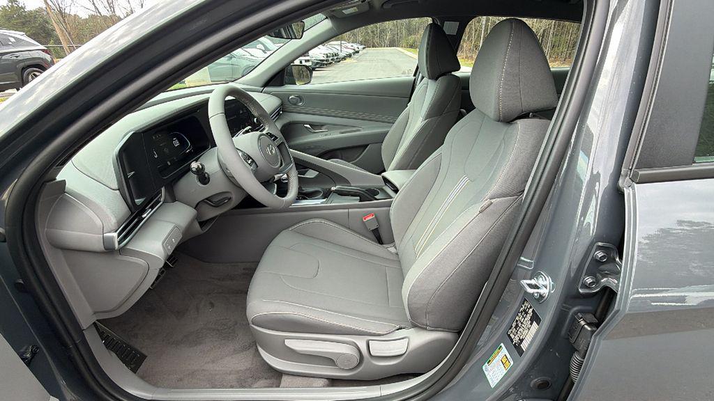 New 2026 Gray HYUNDAI SEL Sport image 10