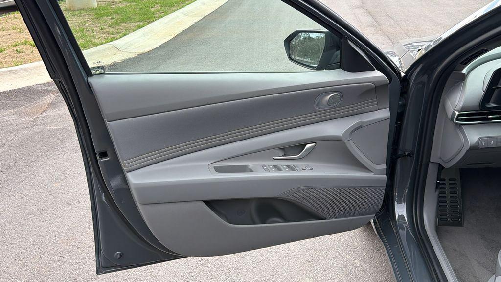 New 2026 Gray HYUNDAI SEL Sport image 12