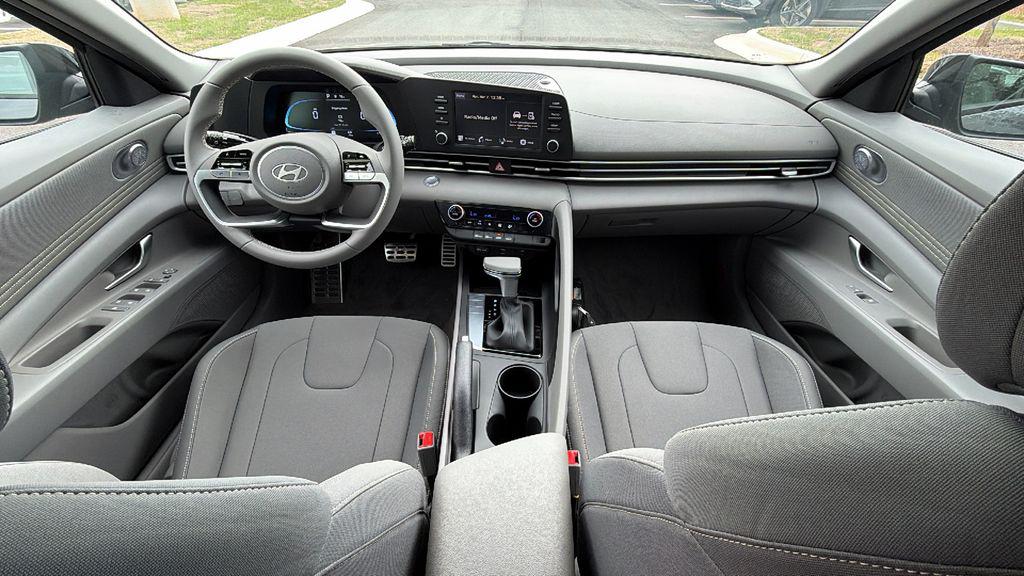 New 2026 Gray HYUNDAI SEL Sport image 23