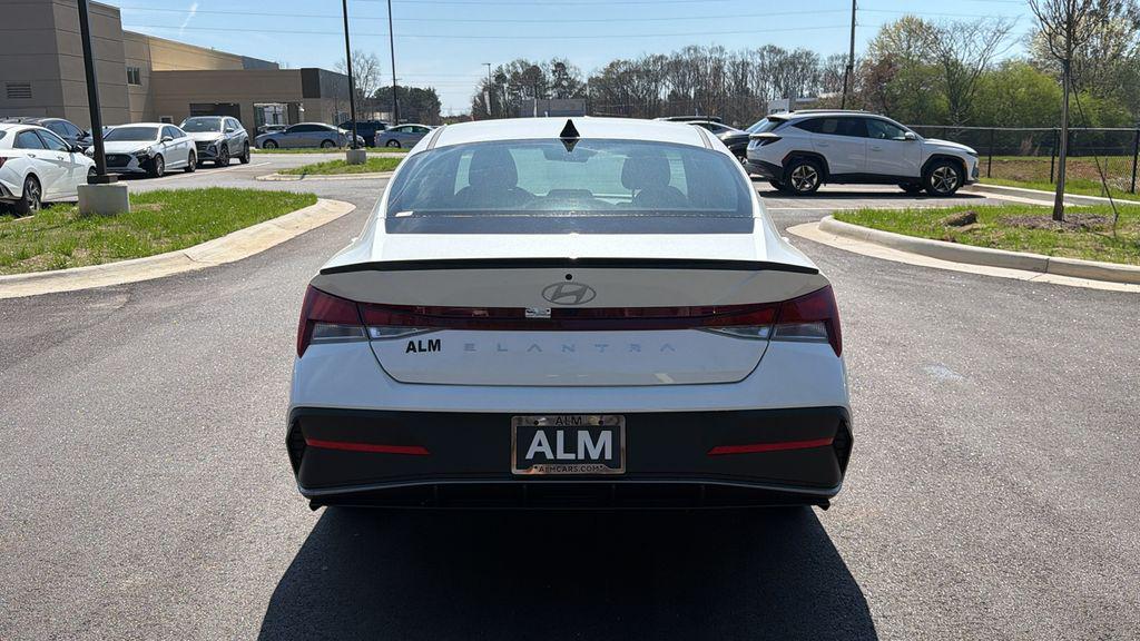 New 2026 White HYUNDAI SEL Sport image 7