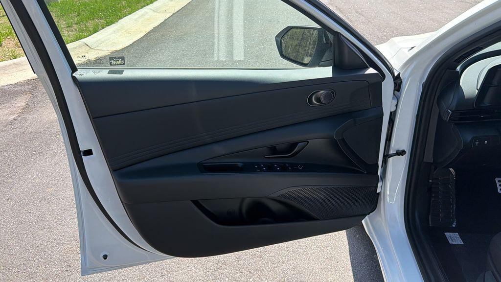 New 2026 White HYUNDAI SEL Sport image 11