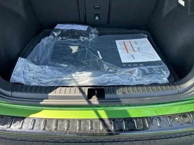 2026 Volkswagen Taos SE Black