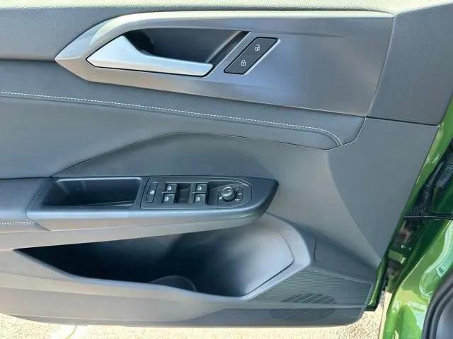 2026 Volkswagen Taos SE Black